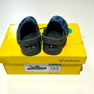 NWT BOX JOYBEES KIDS TODDLERS BLUE GRAY CAMO CLOGS SLIP ON SANDALS SIZE 6/7